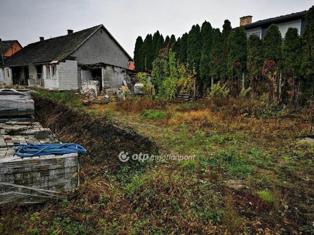 Eladó családi ház, Dunaföldváron 24.9 M Ft, 4 szobás