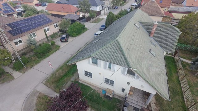 Eladó családi ház, Vecsésen 149.9 M Ft, 7+2 szobás