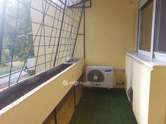 Eladó téglalakás, Gödöllőn 74 M Ft, 2 szobás