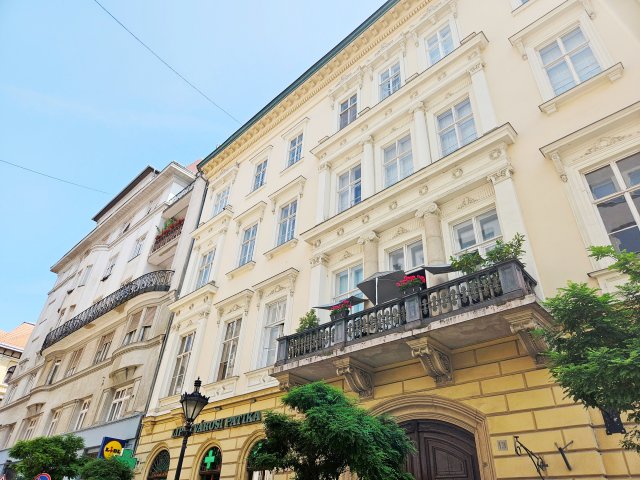 Eladó téglalakás, Budapesten, V. kerületben 236.8 M Ft, 2 szobás