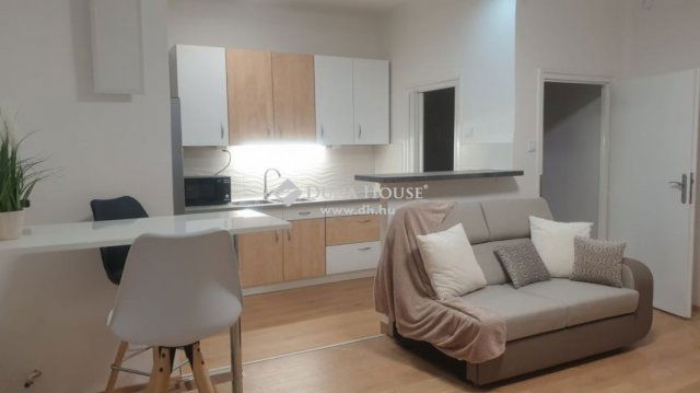 Eladó téglalakás, Pécsett 57.5 M Ft, 3 szobás