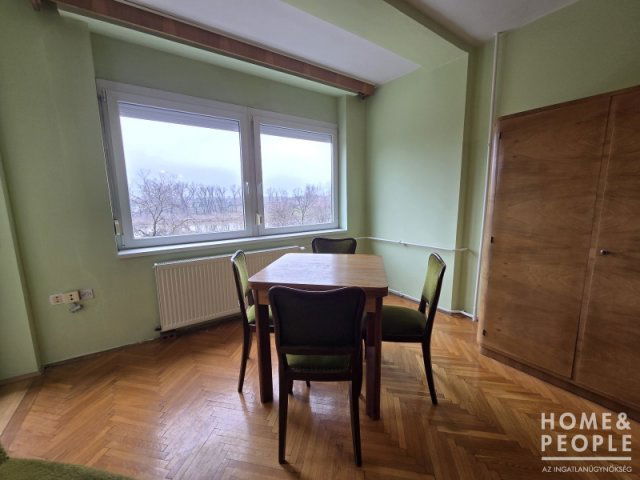 Eladó téglalakás, Szegeden 69.999 M Ft, 3+1 szobás