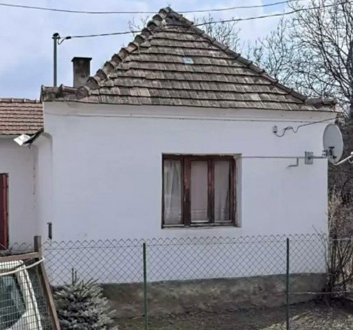 Eladó családi ház, Tatán 65 M Ft, 5 szobás