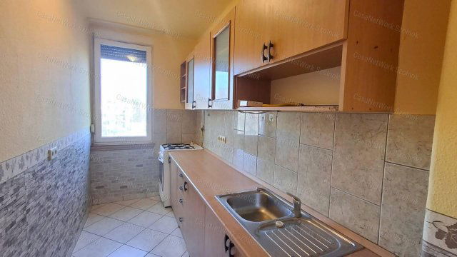 Eladó téglalakás, Szolnokon 31 M Ft, 1+1 szobás