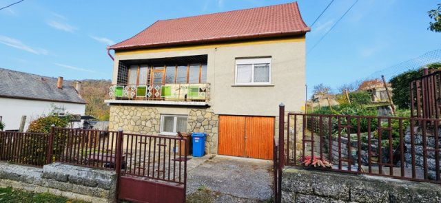 Eladó családi ház, Pécsett 49.9 M Ft, 5 szobás