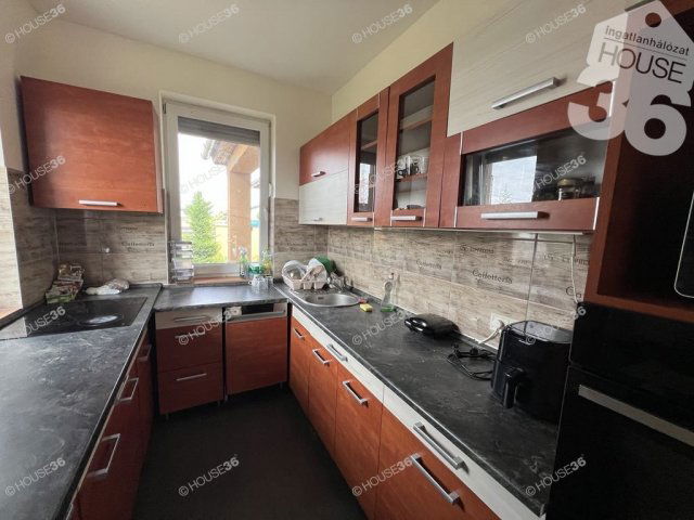 Eladó családi ház, Jakabszálláson 108.9 M Ft, 5 szobás