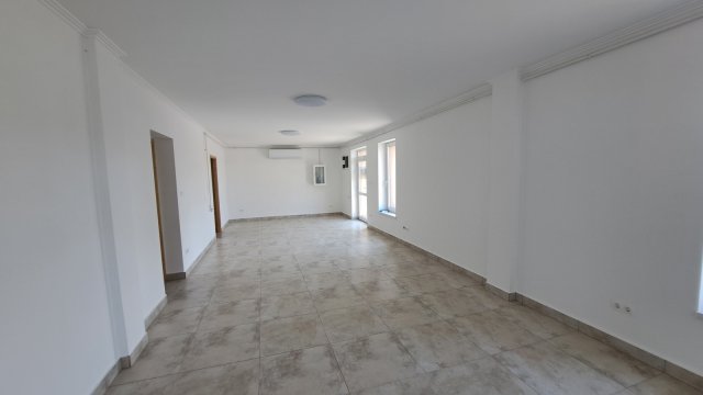 Eladó üzlethelyiség, Nyíregyházán 115 M Ft, 4 szobás