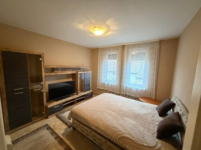 Eladó téglalakás, Szegeden 66.5 M Ft, 2 szobás