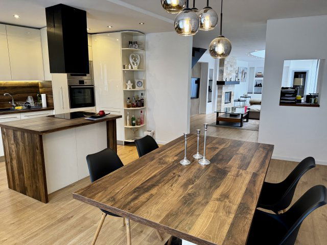 Eladó családi ház, Pécsett, Cserző közben 179.9 M Ft, 6 szobás