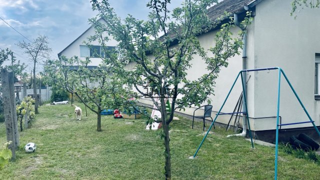 Eladó családi ház, Szigetszentmiklóson 120 M Ft, 6+1 szobás