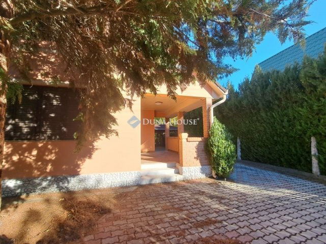 Eladó nyaraló, Tiszakécskén 34.9 M Ft, 3 szobás