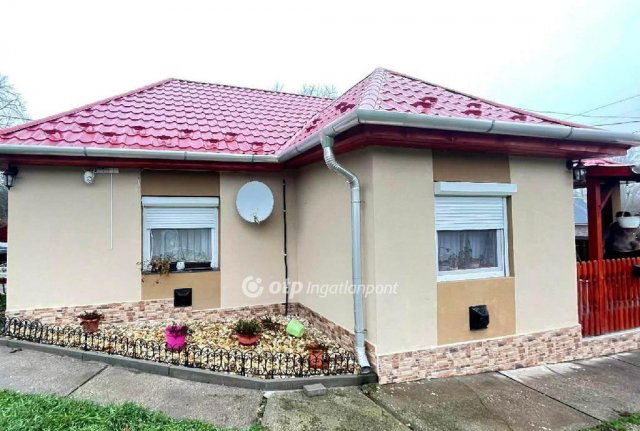 Eladó családi ház, Vattán 28.3 M Ft, 2 szobás