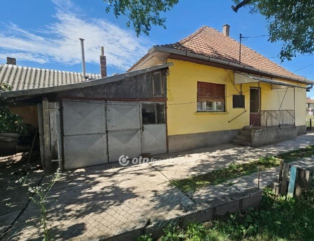 Eladó családi ház, Füzesabonyban 19.9 M Ft, 3 szobás