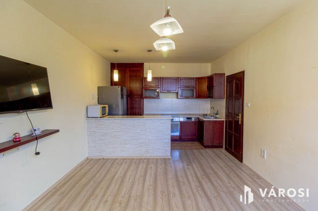 Eladó téglalakás, Szegeden 54.999 M Ft, 2 szobás