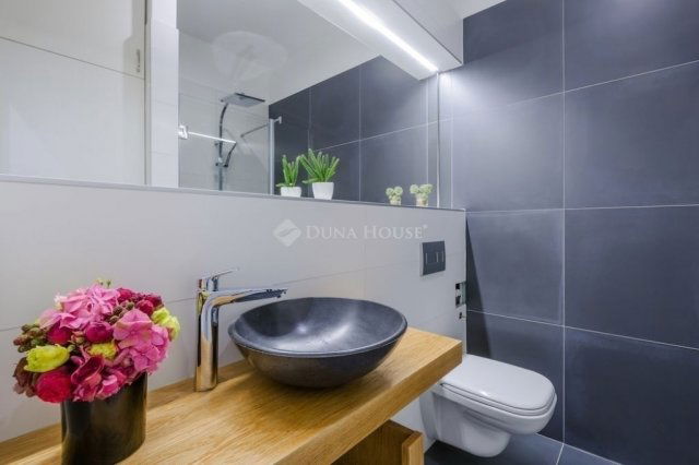 Eladó téglalakás, Budapesten, V. kerületben 233.9 M Ft, 2 szobás