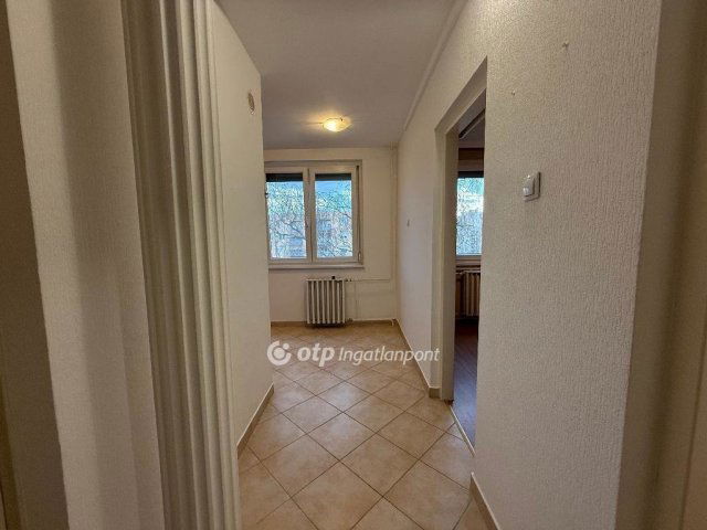 Eladó panellakás, Kecskeméten 52.9 M Ft, 1+2 szobás