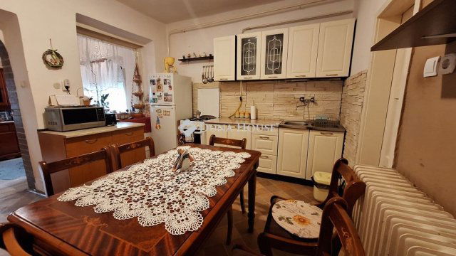 Eladó családi ház, Nagykarácsonyon 31.2 M Ft, 2 szobás