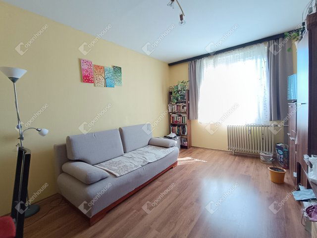 Eladó panellakás, Sopronban 37 M Ft, 2 szobás