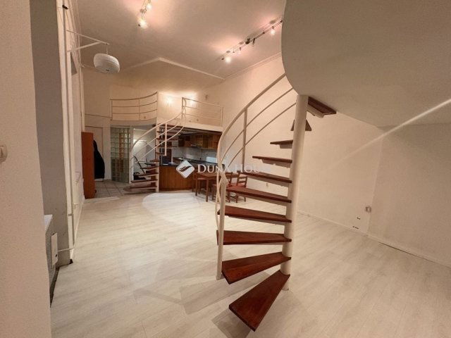 Eladó téglalakás, Budapesten, VI. kerületben 79.9 M Ft, 1 szobás