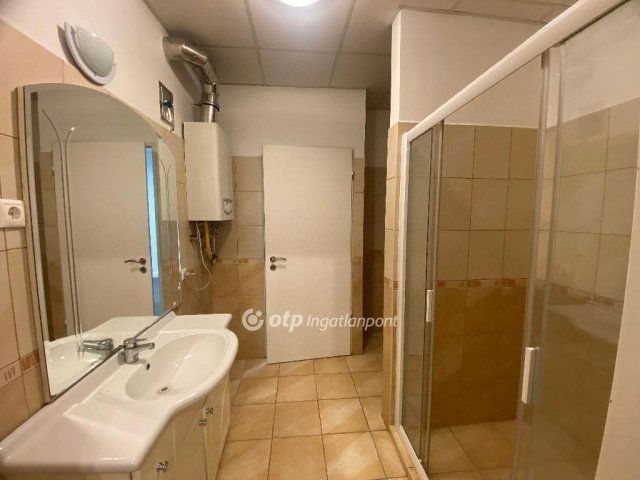 Eladó téglalakás, Budapesten, VI. kerületben 135 M Ft, 3 szobás