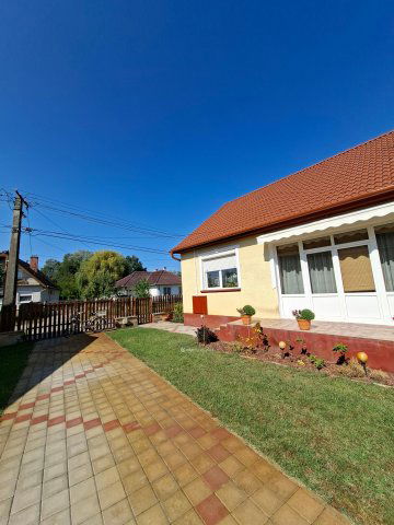 Eladó családi ház, Szabadszálláson 57.8 M Ft, 3+2 szobás
