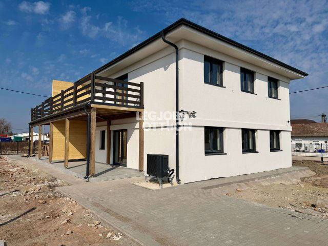 Eladó téglalakás, Cegléden 62 M Ft, 1+3 szobás