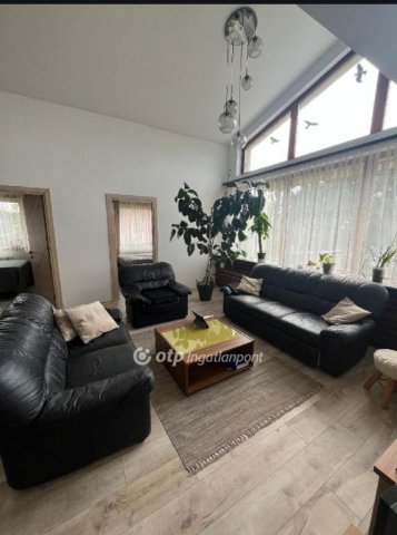 Eladó családi ház, Vonyarcvashegyen 134.9 M Ft, 7 szobás