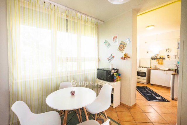 Eladó panellakás, Gárdonyban 54 M Ft, 2 szobás