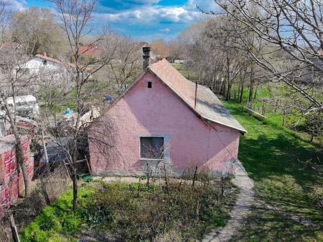 Eladó családi ház, Tasson 11.499 M Ft, 2 szobás