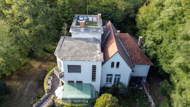 Eladó családi ház, Bicskén 250 M Ft, 6 szobás