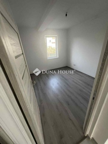 Eladó ikerház, Szolnokon 67.9 M Ft, 4 szobás