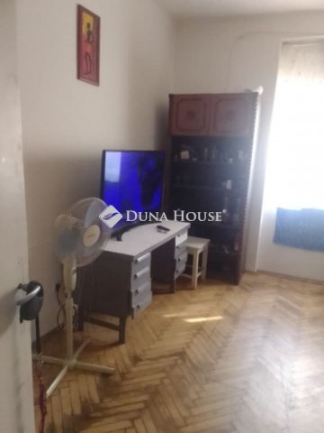 Eladó téglalakás, Komlón, Kazinczy Ferenc utcában 5.5 M Ft