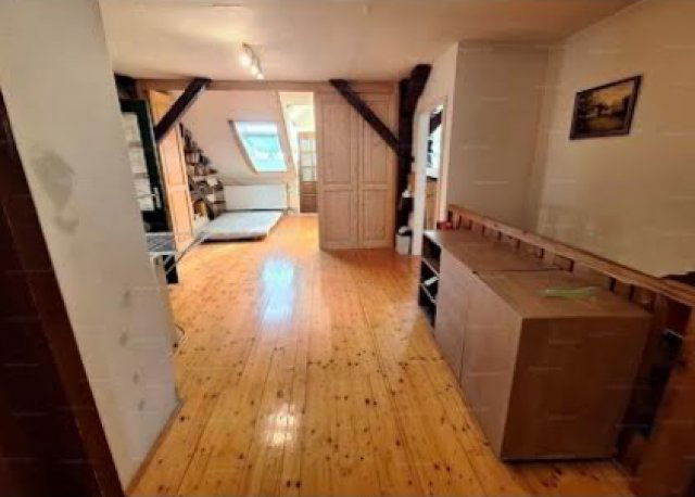 Eladó családi ház, Tatán 139.9 M Ft, 10 szobás