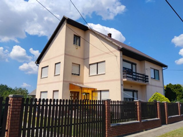 Eladó családi ház, Vácszentlászlón 75.5 M Ft, 5 szobás