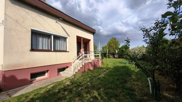 Eladó családi ház, Szigetszentmártonban 83.9 M Ft, 3+2 szobás