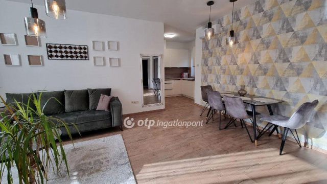 Kiadó téglalakás, albérlet, Debrecenben 250 E Ft / hó, 1 szobás