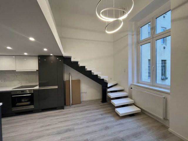 Kiadó téglalakás, albérlet, VI. kerületben, Aradi utcában