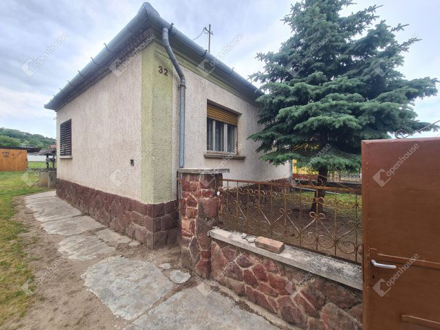 Eladó családi ház, Győrújbaráton 48 M Ft, 3 szobás
