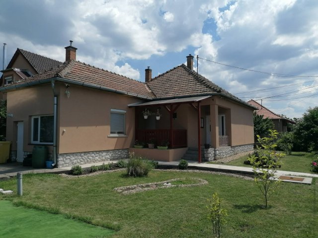 Eladó családi ház, Füzesabonyban 50 M Ft, 3 szobás
