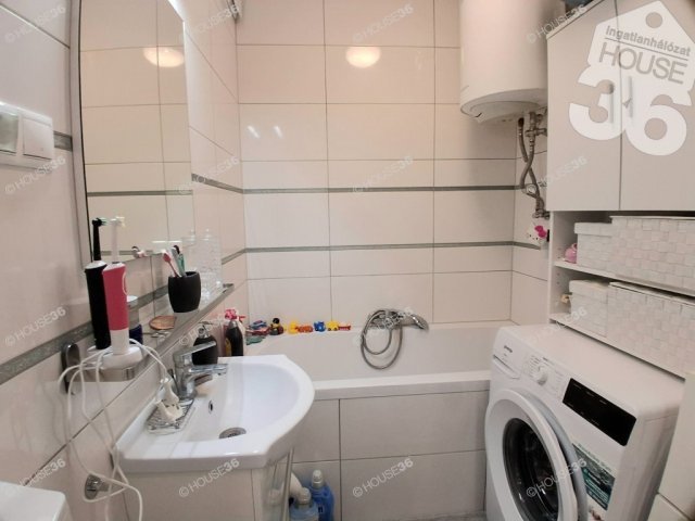 Eladó téglalakás, Kecskeméten 39.99 M Ft, 2 szobás