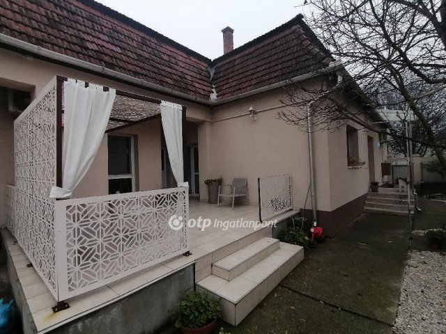 Eladó családi ház, Hajdúböszörményen 92.9 M Ft, 4+1 szobás