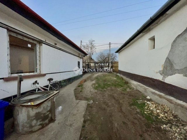 Eladó családi ház, Dunaharasztin 70 M Ft, 5 szobás