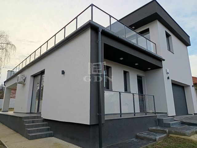 Eladó családi ház, Érden 159.9 M Ft, 5 szobás