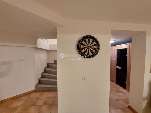 Eladó családi ház, Székesfehérvárott 194.9 M Ft, 5+2 szobás