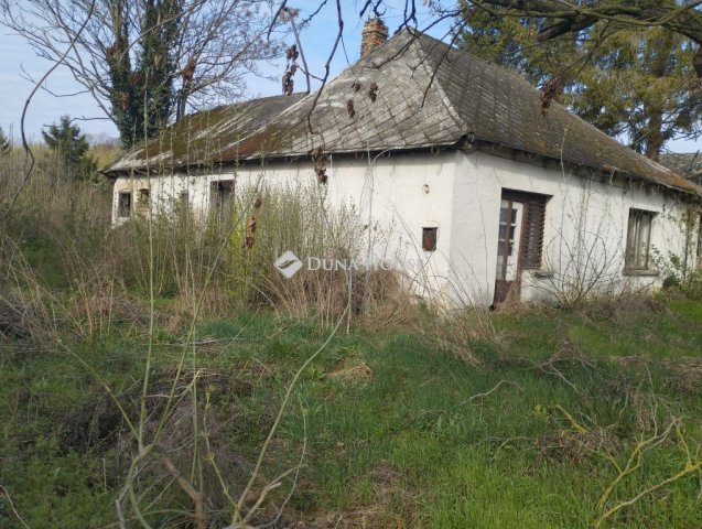 Eladó családi ház, Soponyán 11.5 M Ft, 4 szobás