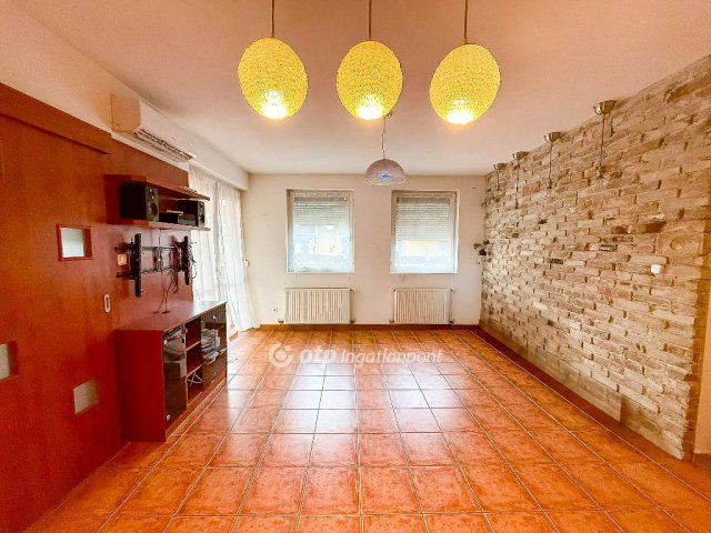 Eladó ikerház, Szigetszentmiklóson 74.9 M Ft, 4 szobás