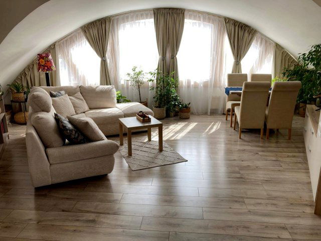 Kiadó téglalakás, albérlet, Pécsett 250 E Ft / hó, 3 szobás