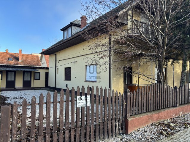 Eladó családi ház, Balatonlelleén 250 M Ft, 8 szobás