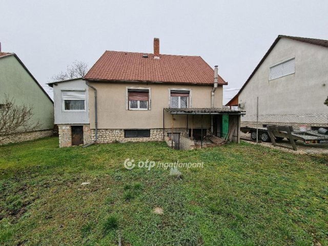 Eladó családi ház, Devecseren 35.99 M Ft, 3 szobás