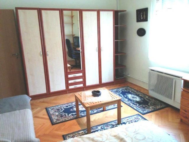 Kiadó téglalakás, albérlet, Pécsett, Sándor utcában, 1 szobás